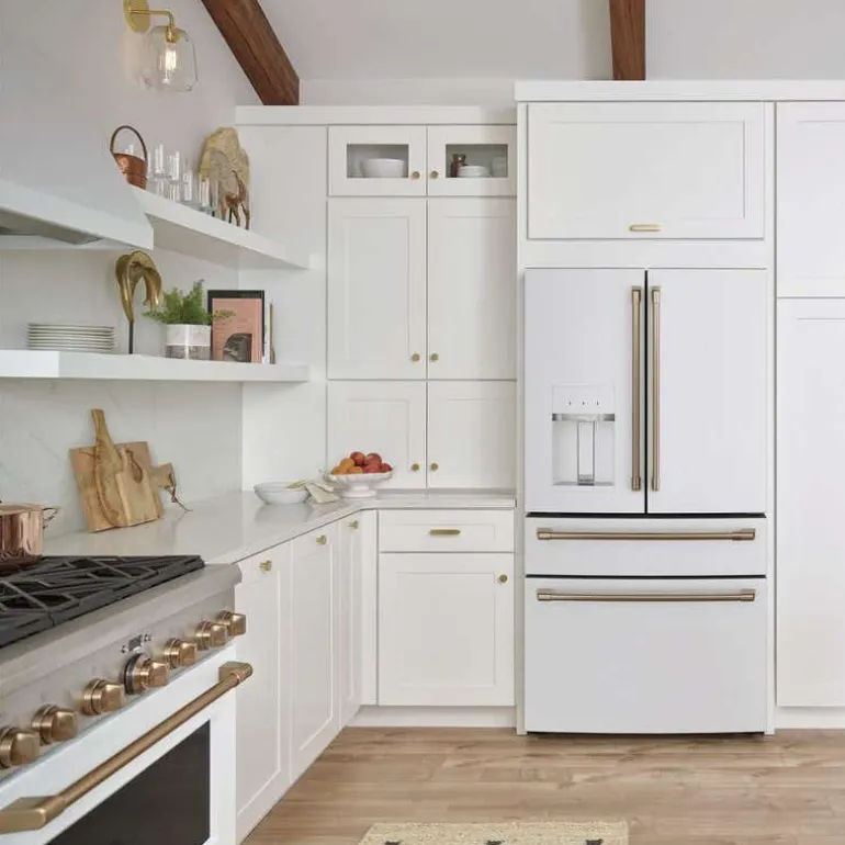 CAFE 27.8 Cu Ft 36 In Refrigerator White Bottom Freezer, French door - CVE28DP4NW2