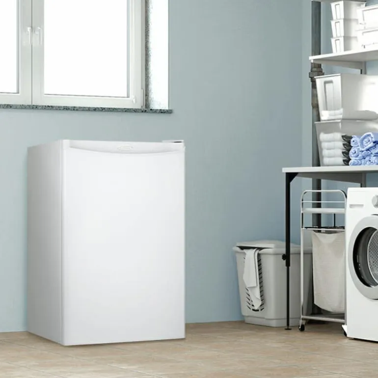 DANBY 3,2 Cu Ft Freezer White, Vertical, 21" - DUFM032A3WDB