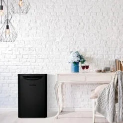 DANBY 2.6 Cu Ft Refrigeraor Black Compact - DAR026A2BDB
