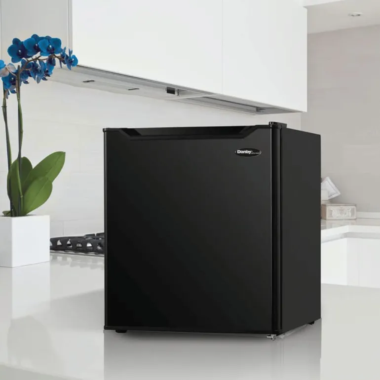 DANBY 1,6 Cu Ft Refrigerator Black Compact - DAR016B1BM