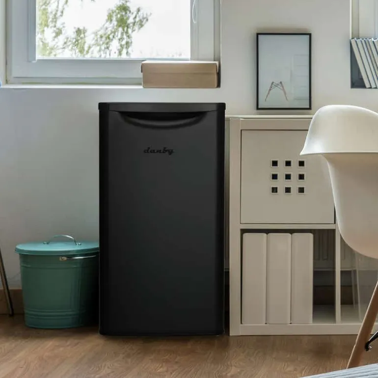 DANBY 3,3 Cu Ft Refrigerator Black Compact - DAR033A6BDB