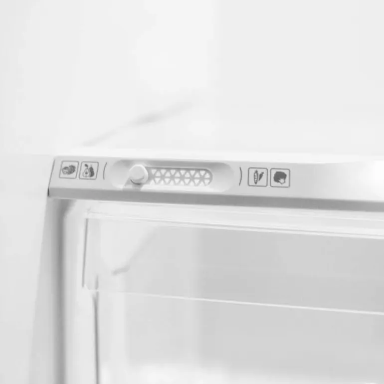 DANBY 28 in 18 Cu ft Refrigerator White Top Freezer - DFF176B1WDB