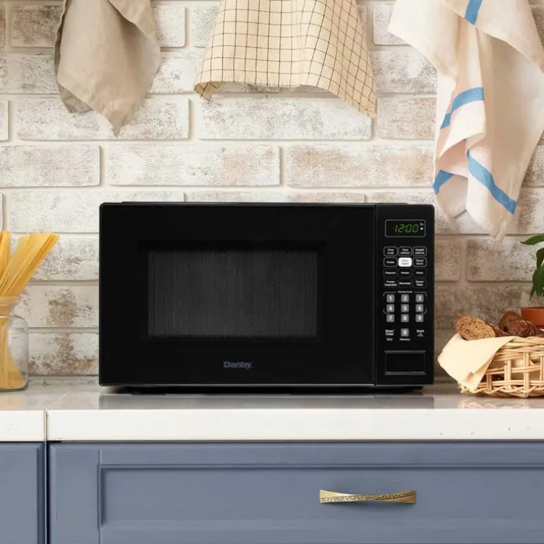 DANBY Microwave Black 700 17" DBMW0721BBB