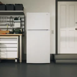 FRIGIDAIRE 18 Cu Ft 30 In Refrigerator White Top Freezer - FRTE1835AW