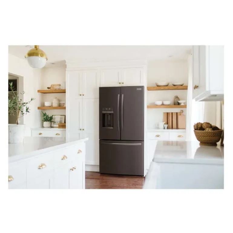 FRIGIDAIRE GALLERY 36 In 22,6 Cu Ft Refrigerator Black Stainless Bottom Freezer, French door - GRFC2353AD