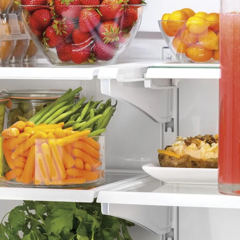 GE 18.6 Cu Ft 33 In Refrigerator White Bottom Freezer - GWE19JGLWW