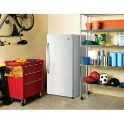GE 17,3 cu ft freezer White, Vertical, 33" - FUF17SMRWW