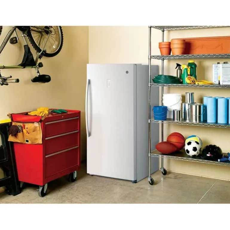 GE 17,3 cu ft freezer White, Vertical, 33" - FUF17SMRWW
