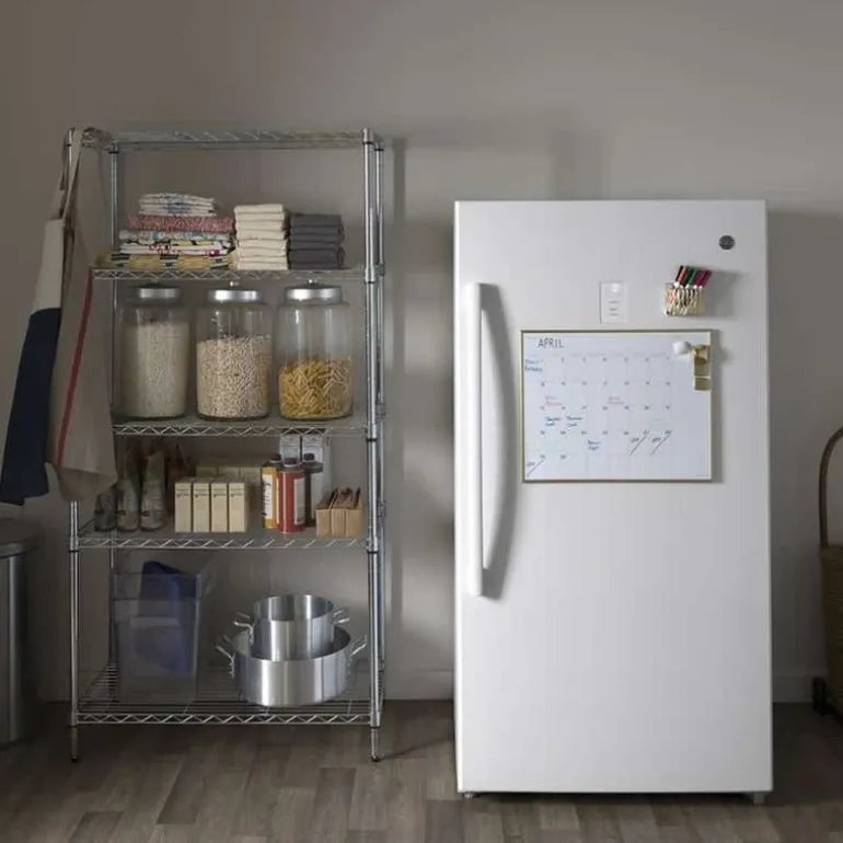 GE 17,3 cu ft freezer White, Vertical, 33" - FUF17SMRWW