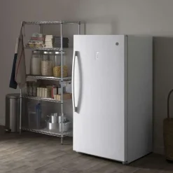 GE 17,3 cu ft freezer White, Vertical, 33