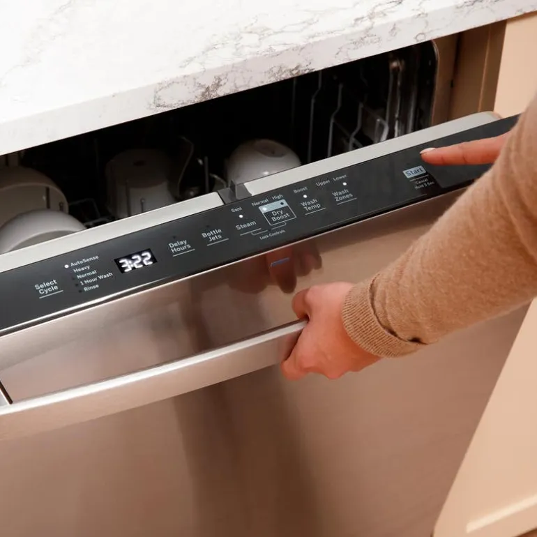 GE Dishwasher Built-In Stainless Steel 24" 45dB - GDT670SYVFS