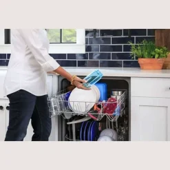 GE Dishwasher Built-In White 24
