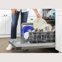 GE Dishwasher Built-In White 24