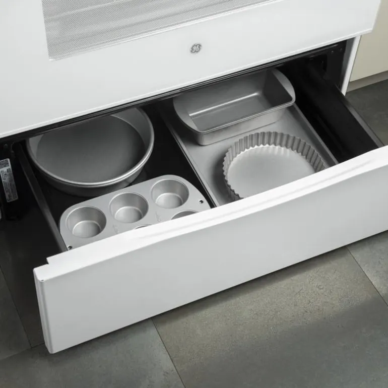 GE Range White 30" Electric Glass-Ceramic - JCBS630DKWW