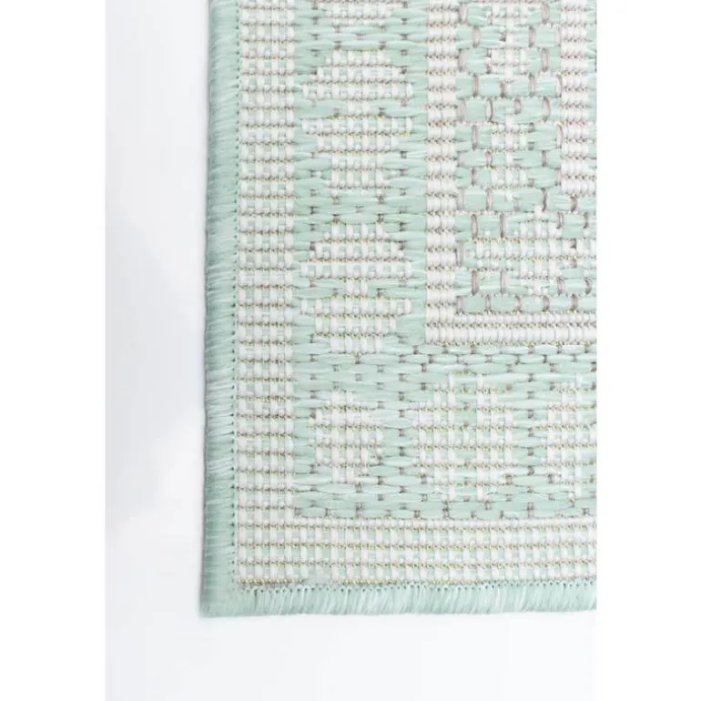 Indoor or Outdoor Rug - 7 x 10