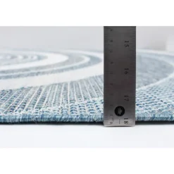 Indoor or Outdoor Rug - 7 x 10