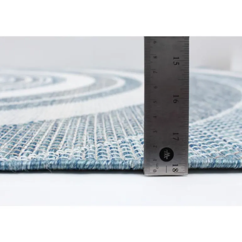 Indoor or Outdoor Rug - 7 x 10