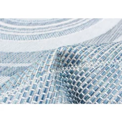 Indoor or Outdoor Rug - 7 x 10