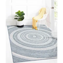 Indoor or Outdoor Rug - 7 x 10