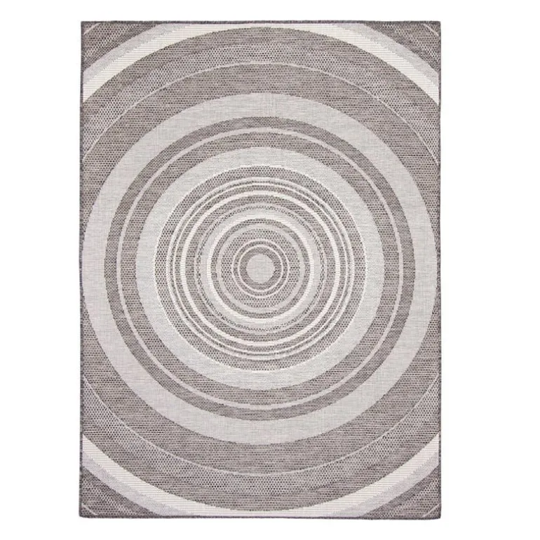 Indoor or Outdoor Rug - 7 x 10