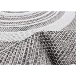 Indoor or Outdoor Rug - 5 x 7