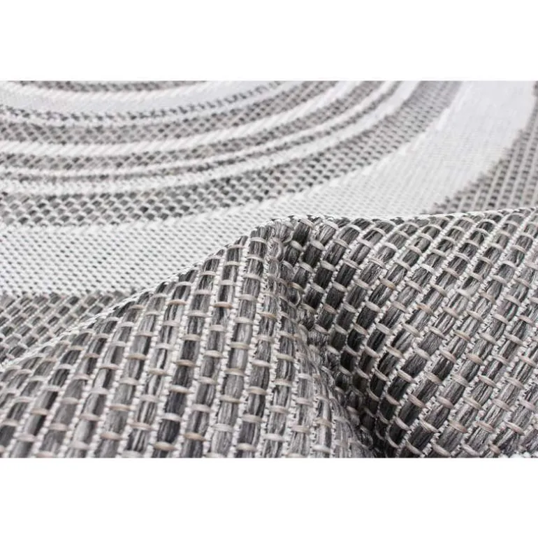 Indoor or Outdoor Rug - 5 x 7