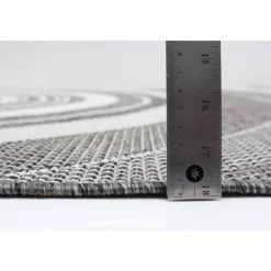 Indoor or Outdoor Rug - 5 x 7