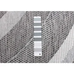 Indoor or Outdoor Rug - 5 x 7