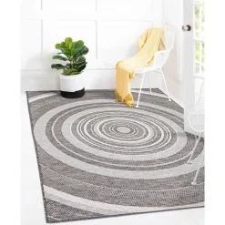 Indoor or Outdoor Rug - 5 x 7