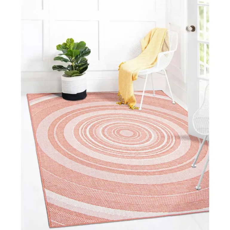 Indoor or Outdoor Rug - 5 x 7