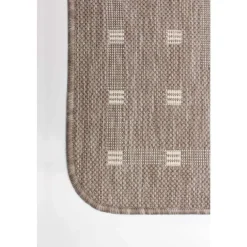 Indoor or Outdoor Rug - 4 x 6