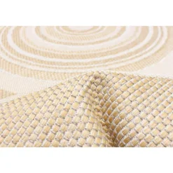 Indoor or Outdoor Rug - 5 x 7