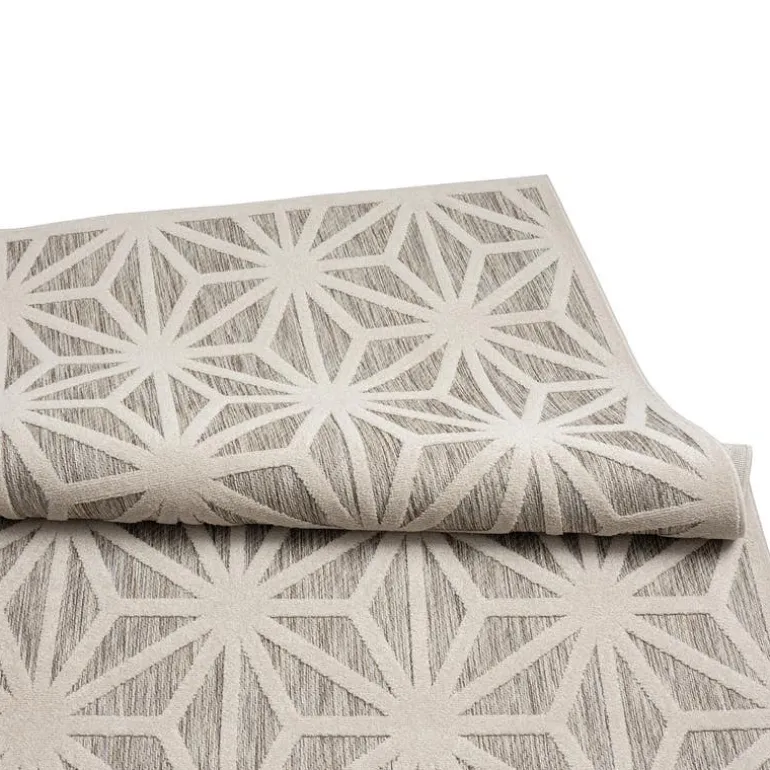 Indoor or Outdoor Rug - 5 x 8