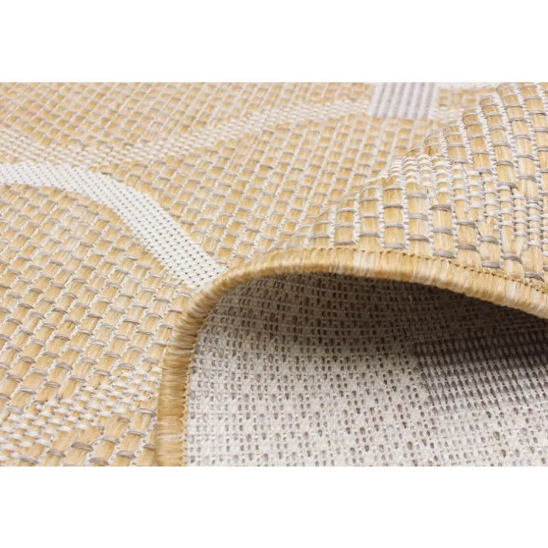 Indoor or Outdoor Rug - 7 x 10
