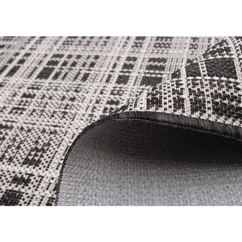 Indoor or Outdoor Rug - 4 x 6