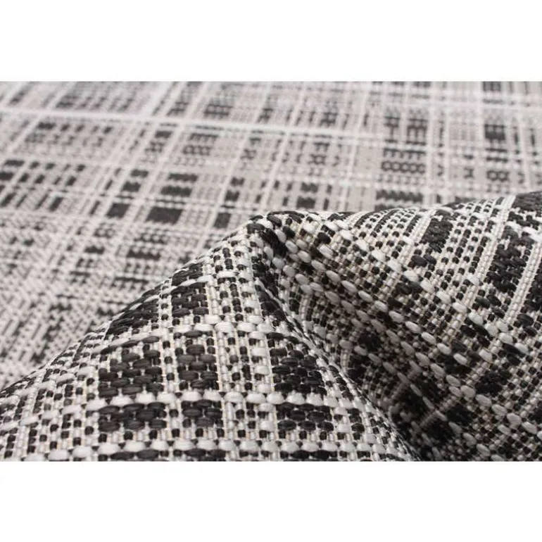 Indoor or Outdoor Rug - 4 x 6