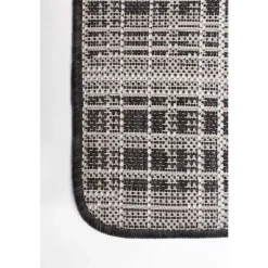 Indoor or Outdoor Rug - 4 x 6