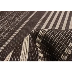 Indoor or Outdoor Rug - 4 x 6