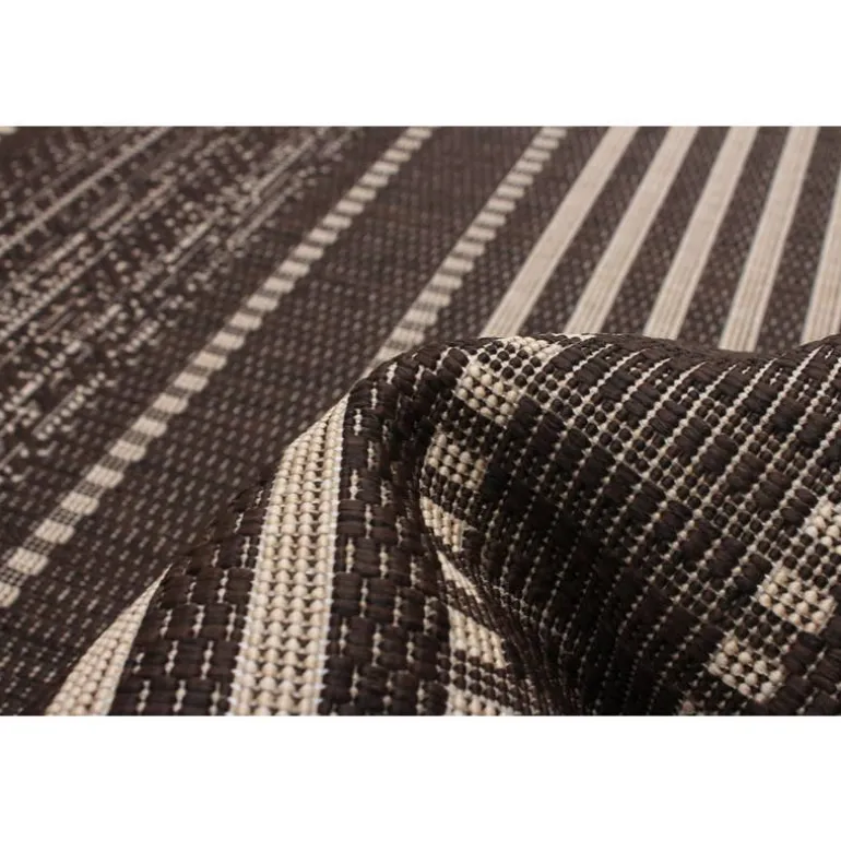 Indoor or Outdoor Rug - 4 x 6
