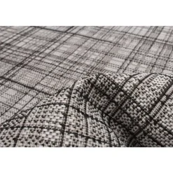 Indoor or Outdoor Rug - 4 x 6