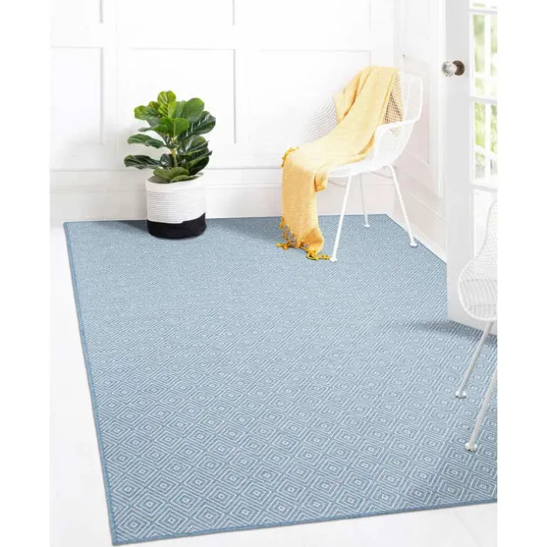 Indoor or Outdoor Rug - 7 x 10