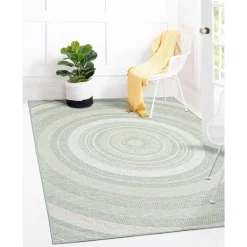 Indoor or Outdoor Rug - 7 x 10