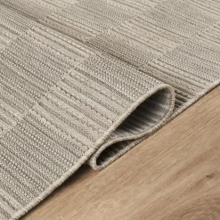 Indoor/Outdoor Rug - 6 x 9 ft