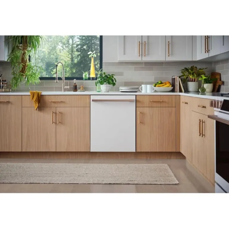 LG STUDIO Dishwasher Built-In White 24" 40dB - SDWB24W3