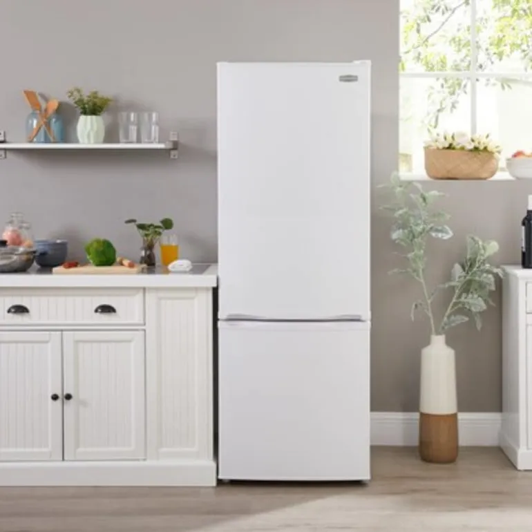 MARATHON 11,5 Cu Ft 24 In Refrigerator White Bottom Freezer - MFF115WBM