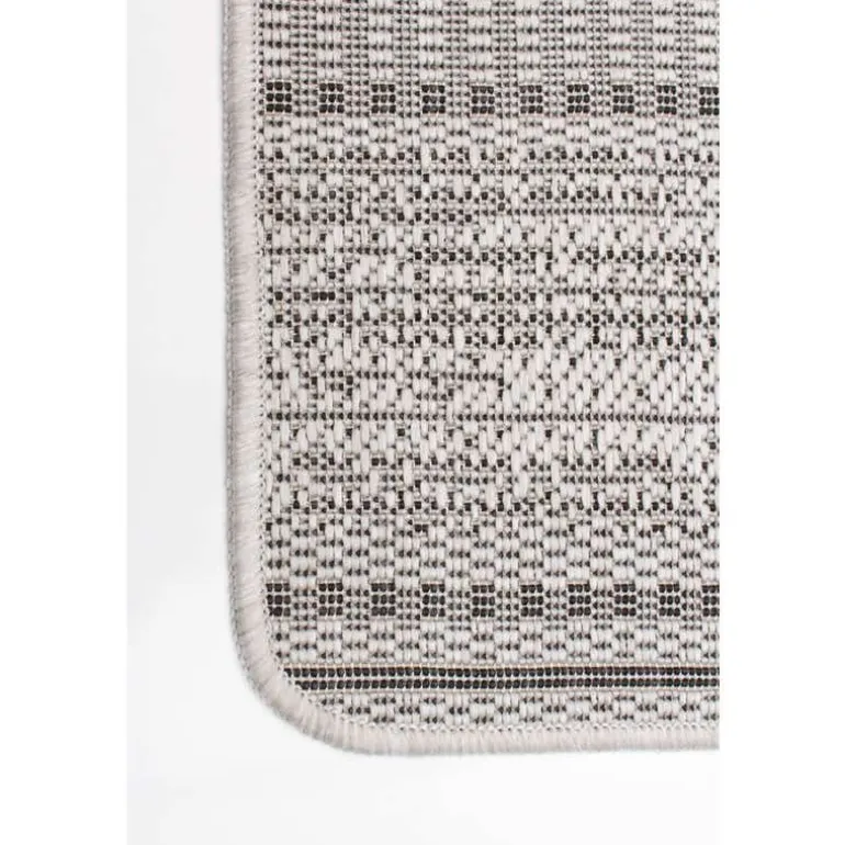 Outdoor 2 x 7 ft Rug