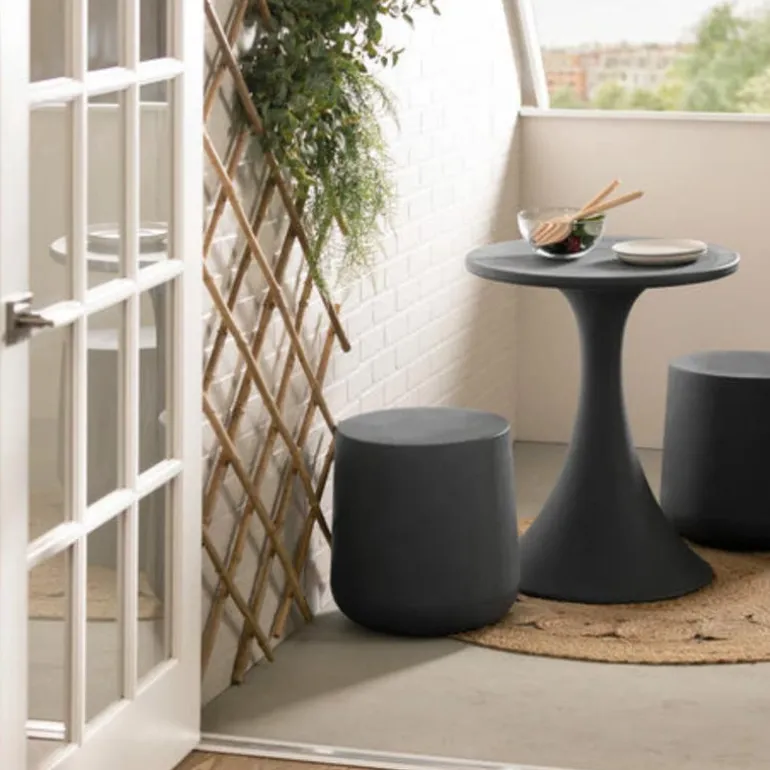 Round outdoor side table