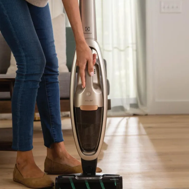 WellQ7 Cordless Hard Floor Vacuum - EHVS35H2AQ