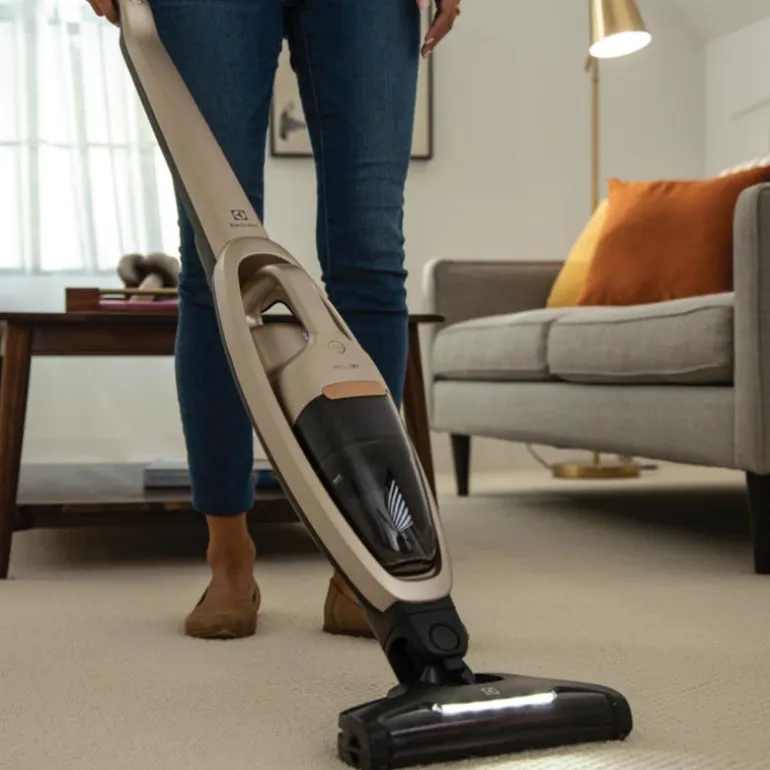 WellQ7 Cordless Hard Floor Vacuum - EHVS35H2AQ